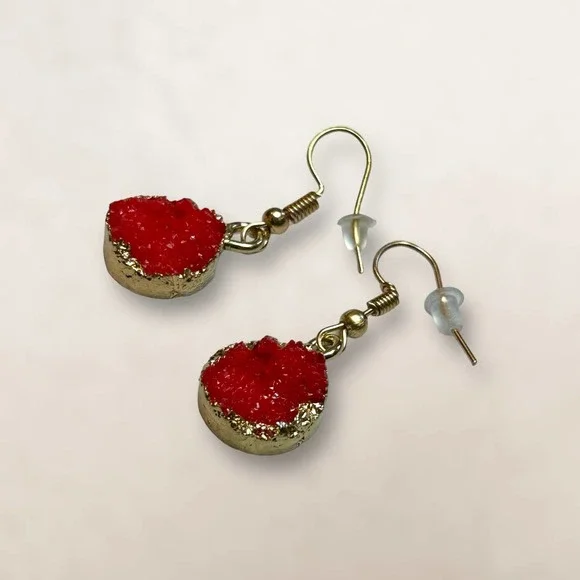 Druzy Red Drop Dangle Earrings Gold-Plated Alloy and Resin NWOT - Picture 3 of 6